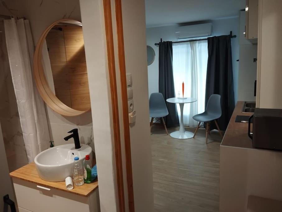 Nektar Cosy Apartment In City Centre Athen Eksteriør bilde
